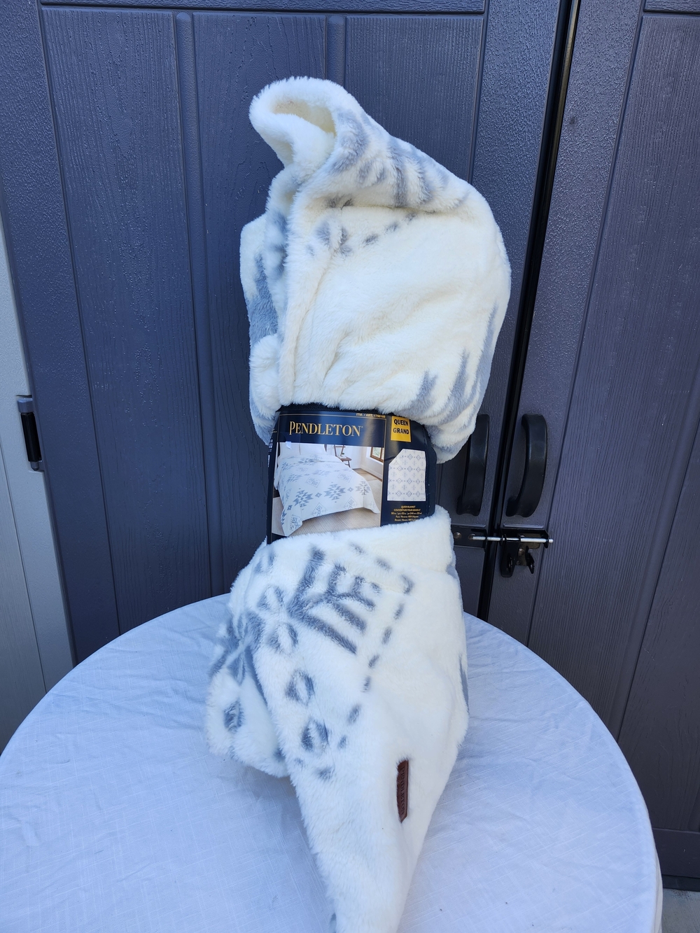 Pendleton White and Gray Snowflake Plush Throw Blanket
